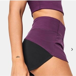 Outdoor Voices 2.5” Hudson running shorts black and purple